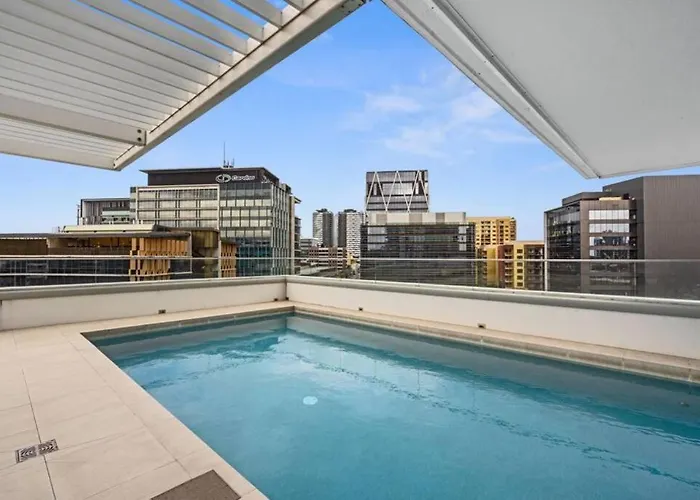 Lovely 2- Bedroom Rental Unit With Free Parking