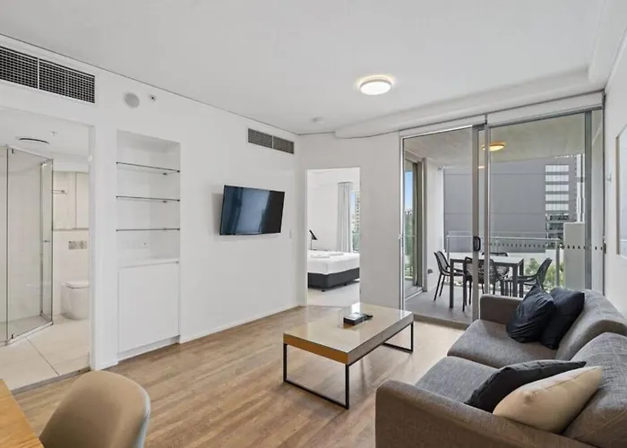 Lovely 2- Bedroom Rental Unit With Free Parking