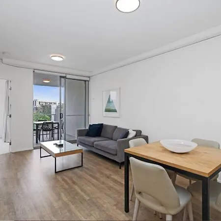 Lovely 2- Bedroom Rental Unit With Free Parking Brisbane Exterior photo